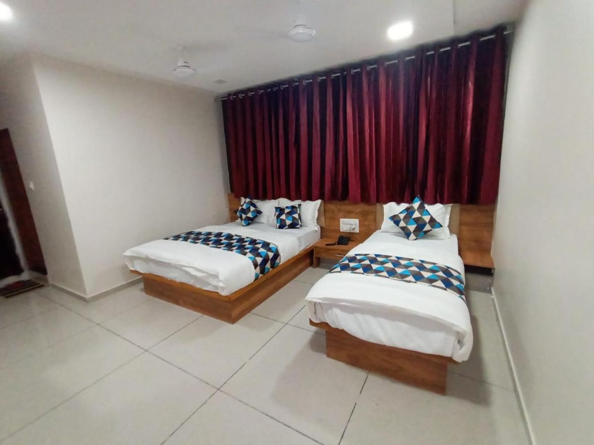 Hotel Dreamland Вадодара Экстерьер фото