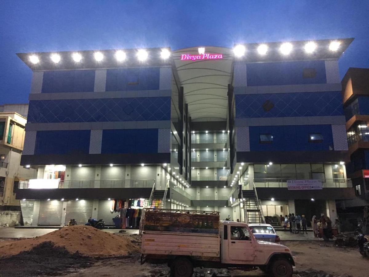Hotel Dreamland Вадодара Экстерьер фото