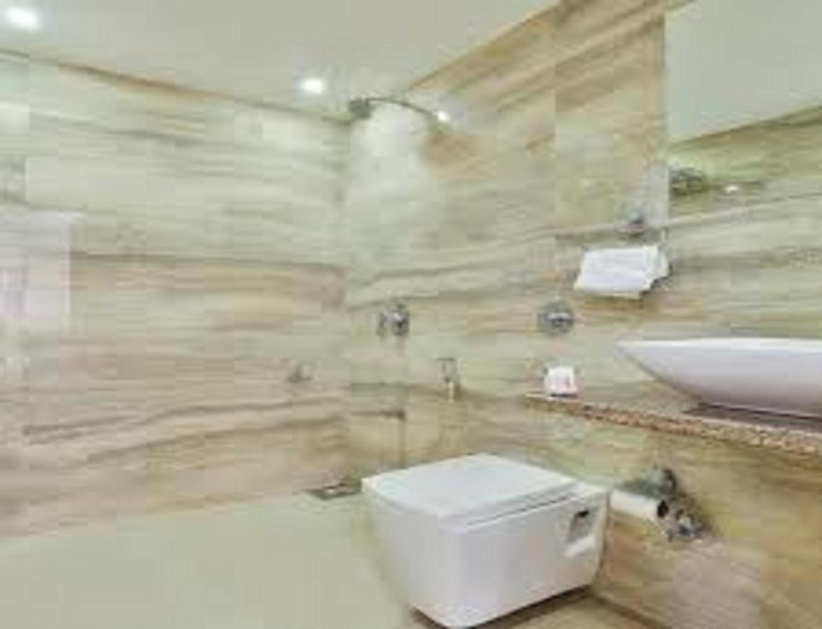 Hotel Dreamland Вадодара Экстерьер фото